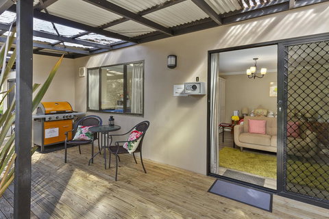 Oyster Cove Chalet - Holiday Adelaide 3