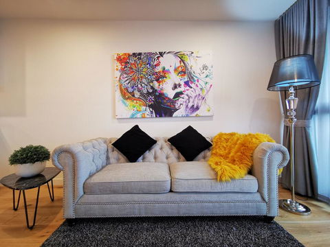 NEW 2 Rooms 2 Baths Apartment In Glen Waverley - Holiday Adelaide 1