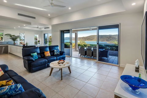 New La Bella Waters 1 Wide Reaching Ocean Views And Buggy - Holiday Adelaide 0