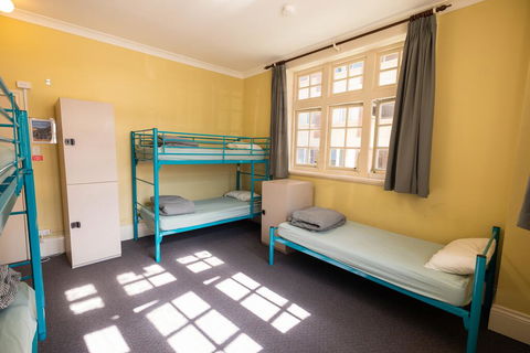 Newcastle Beach YHA - Holiday Adelaide 2