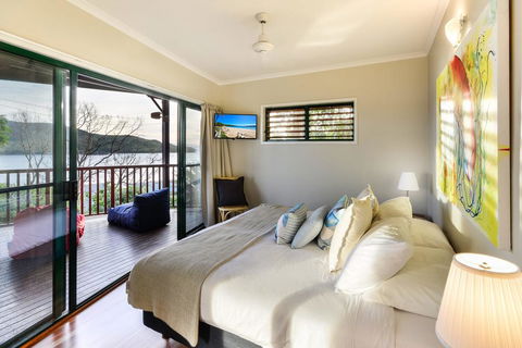 NEWLY BEAUTFULLY RENOVATED 16 The Casuarina - 3 Bedroom House With 180 Degree Ocean Views - Holiday Adelaide 2