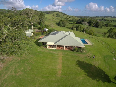 Newyan @ Maleny - Holiday Adelaide 1