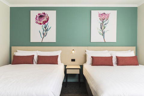 Nightcap At Balaclava Hotel - Holiday Adelaide 1