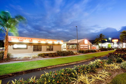 Nightcap At Balaclava Hotel - Holiday Adelaide 2