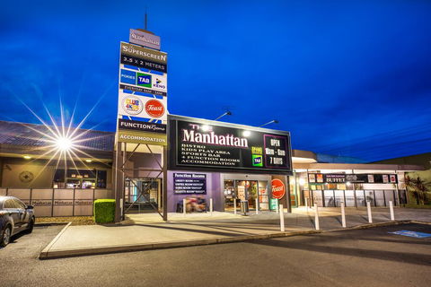 Nightcap At Manhattan Hotel - Holiday Adelaide 1