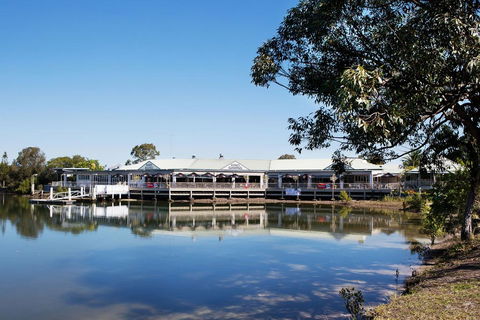 Nightcap At Waterfront Hotel - Holiday Adelaide 0