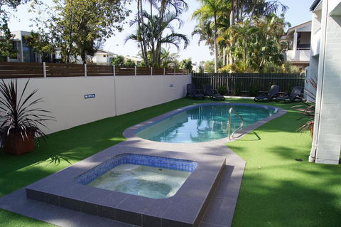 Noosa Parade Holiday Inn - Holiday Adelaide 0