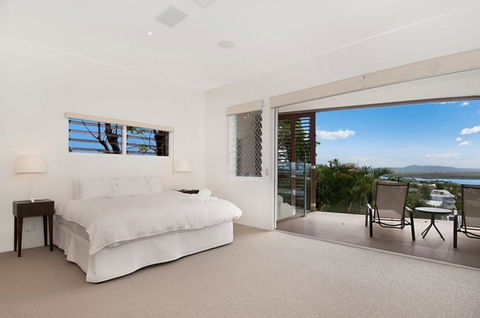 Noosa Penthouse Close To Hastings Street - Unit 2 Vue, 28 Edgar Bennett Ave - Holiday Adelaide 1