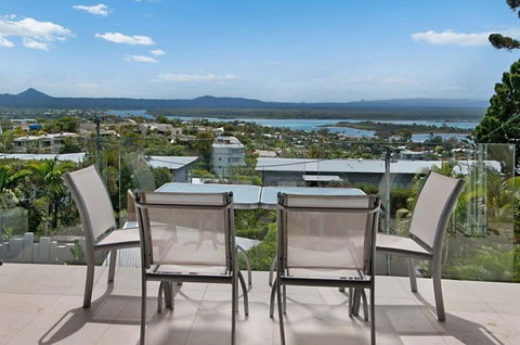 Noosa Penthouse Close To Hastings Street - Unit 2 Vue, 28 Edgar Bennett Ave - Holiday Adelaide 0