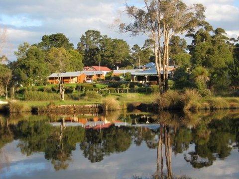 Nornalup Riverside Chalet - Holiday Adelaide 1