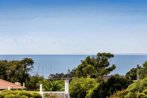 NORTH POINT RETREAT - MORNINGTON - Holiday Adelaide 1