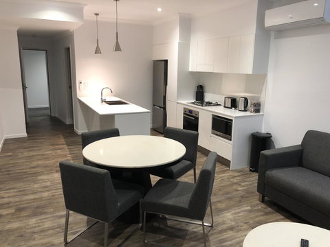 Nouveau On Young - Holiday Adelaide 1