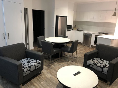 Nouveau On Young - Holiday Adelaide 2