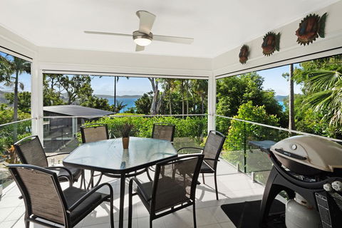 Oasis 25 Hamilton Island - Holiday Adelaide 3
