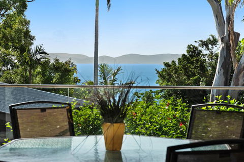 Oasis 25 Hamilton Island - Holiday Adelaide 1
