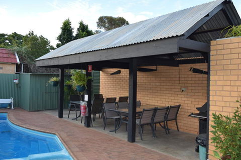 Oasis Motor Inn - Holiday Adelaide 3