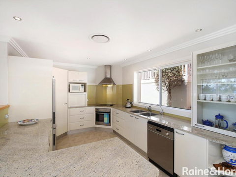 Ocean Breeze - 41 Kurrawyba Avenue, Terrigal - Holiday Adelaide 3