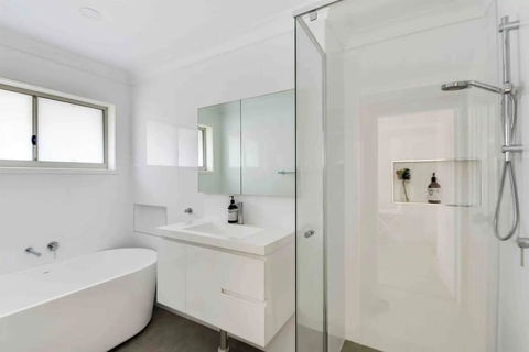 Ocean Views On Barnhill - Holiday Adelaide 3