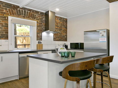 Old Bank Stables - 3 Night Weekends For Price Of 2 - Holiday Adelaide 1