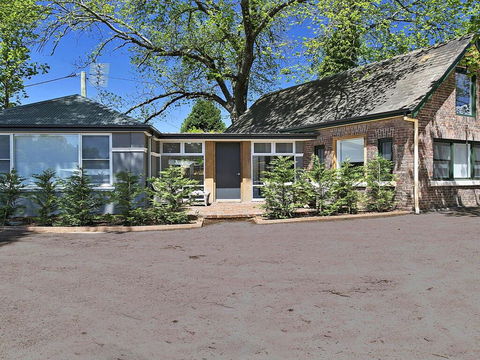 Old Bank Stables - 3 Night Weekends For Price Of 2 - Holiday Adelaide 0