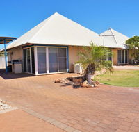 Osprey Holiday Village Unit 111 - Splendid 3 Bedroom Holiday Villa with a Pool in the Complex