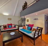 Osprey Holiday Village Unit 112 -Vibrant 3 Bedroom Holiday Villa with a Pool in the Complex