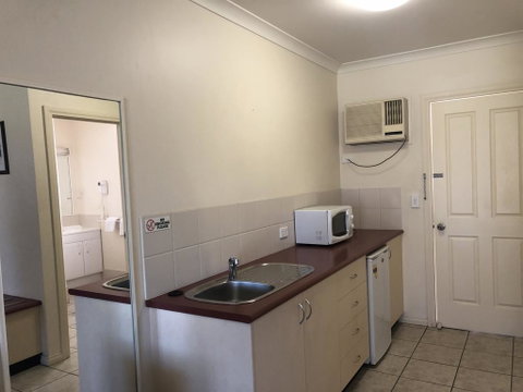 Outback Quarters- Motel Hay - Holiday Adelaide 3