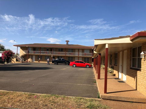 OVERLANDER MOTOR LODGE - Holiday Adelaide 0