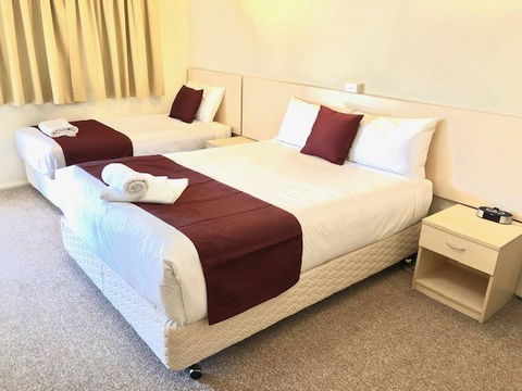 OVERLANDER MOTOR LODGE - Holiday Adelaide 1