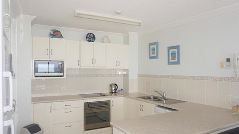 Pacific Surf Absolute Beachfront Apartments - Holiday Adelaide 2