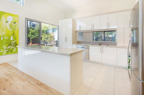 PALM COURT RETREAT - MORNINGTON - Holiday Adelaide 3