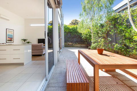 PALM COURT RETREAT - MORNINGTON - Holiday Adelaide 2