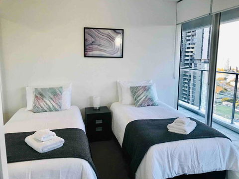 Panoramic Views Gold Coast Free WiFi Free Netflix - Holiday Adelaide 2