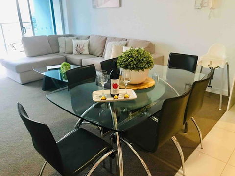Panoramic Views Gold Coast Free WiFi Free Netflix - Holiday Adelaide 3