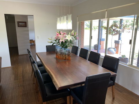 Peaceful Way Retreat - Holiday Adelaide 0