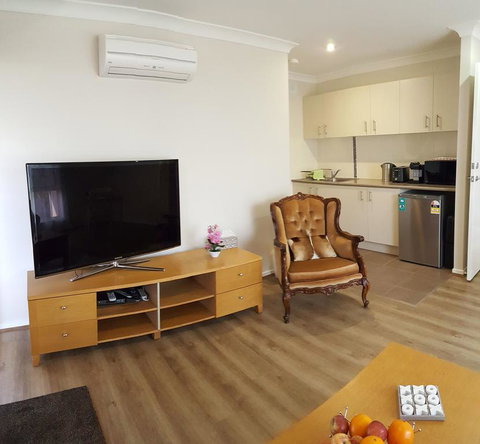 Pebbly Creek - Holiday Adelaide 1