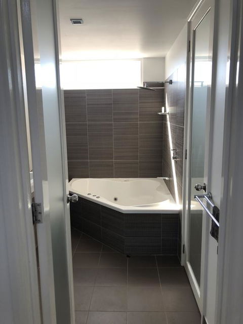 Penthouse Bendigo - Holiday Adelaide 3