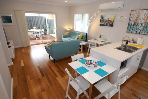 Perth Beachside Holiday House - Holiday Adelaide 3