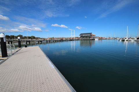 Perth Beachside Holiday House - Holiday Adelaide 2