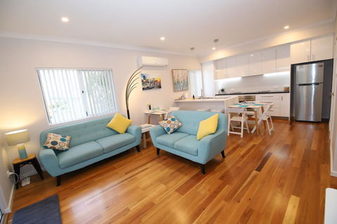 Perth Beachside Holiday House - Holiday Adelaide 0