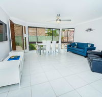 Pet Friendly Tomaree Rd 142 - Shoal Bay - Holiday Adelaide