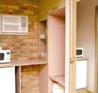 Pines Country Club Motor Inn - Holiday Adelaide
