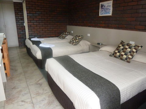 Pioneer Lodge Motel - Holiday Adelaide 0