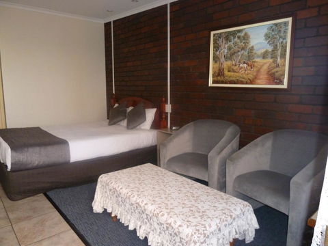 Pioneer Lodge Motel - Holiday Adelaide 1