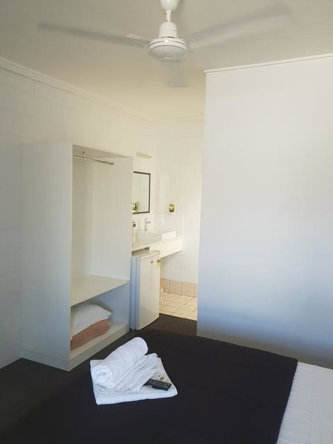 Pit Pony Hotel - Holiday Adelaide 3