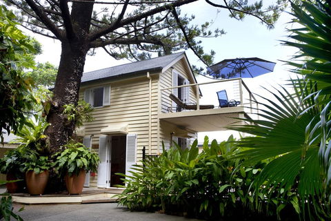 Port Douglas Cottage & Lodge - Holiday Adelaide 0