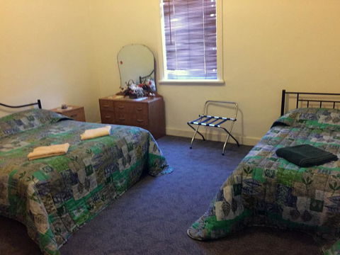 Port Wakefield Cottages - Holiday Adelaide 1