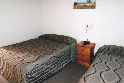 PRECINCT HOTEL GLADSTONE - Holiday Adelaide 2