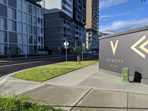 Presidential 3-bed 2-bath, Balcony, With Pool Included - Holiday Adelaide 1
