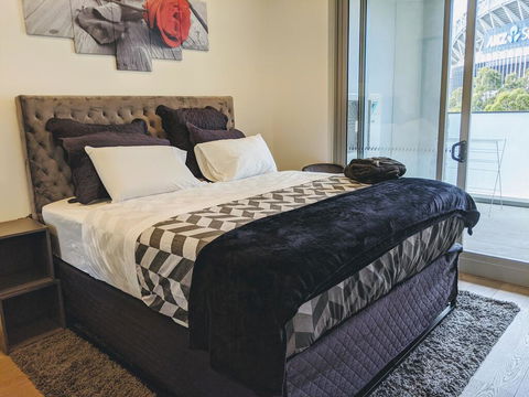 Presidential 3-bed 2-bath, Balcony, With Pool Included - Holiday Adelaide 2